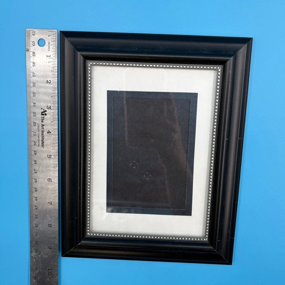 Elegant Black 4x6 Photo Frame with Silver Beaded Border & Double Mat - Picture 6 of 7